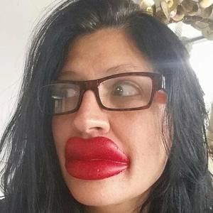 Meet your Posher, Rochelle